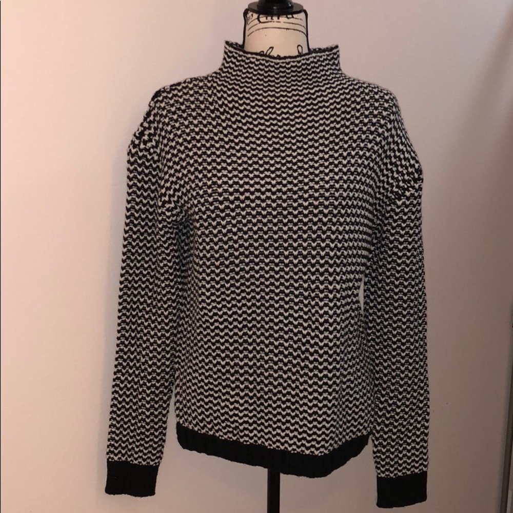 BNWOT KNITTED SWEATER